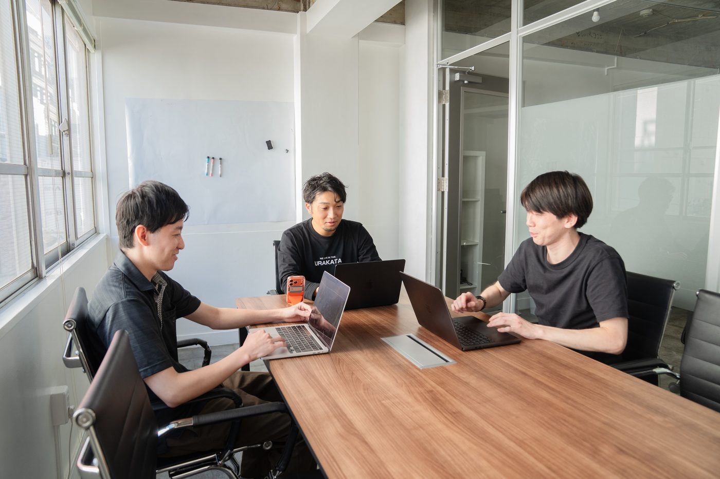 AIと専任ディレクターが伴走して施策を進めるAIKATAのチーム